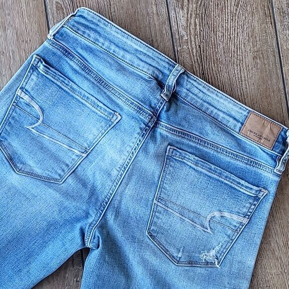 AMERICAN EAGLE Jegging Jeans Light Wash Distessed Holes Women's Size 6 - Picture 3 of 12